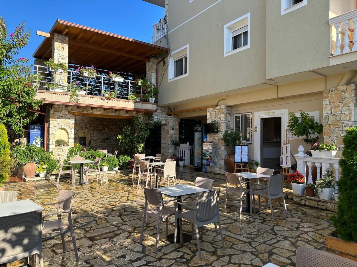Arial Penthouse Suites Vlore Exterior photo