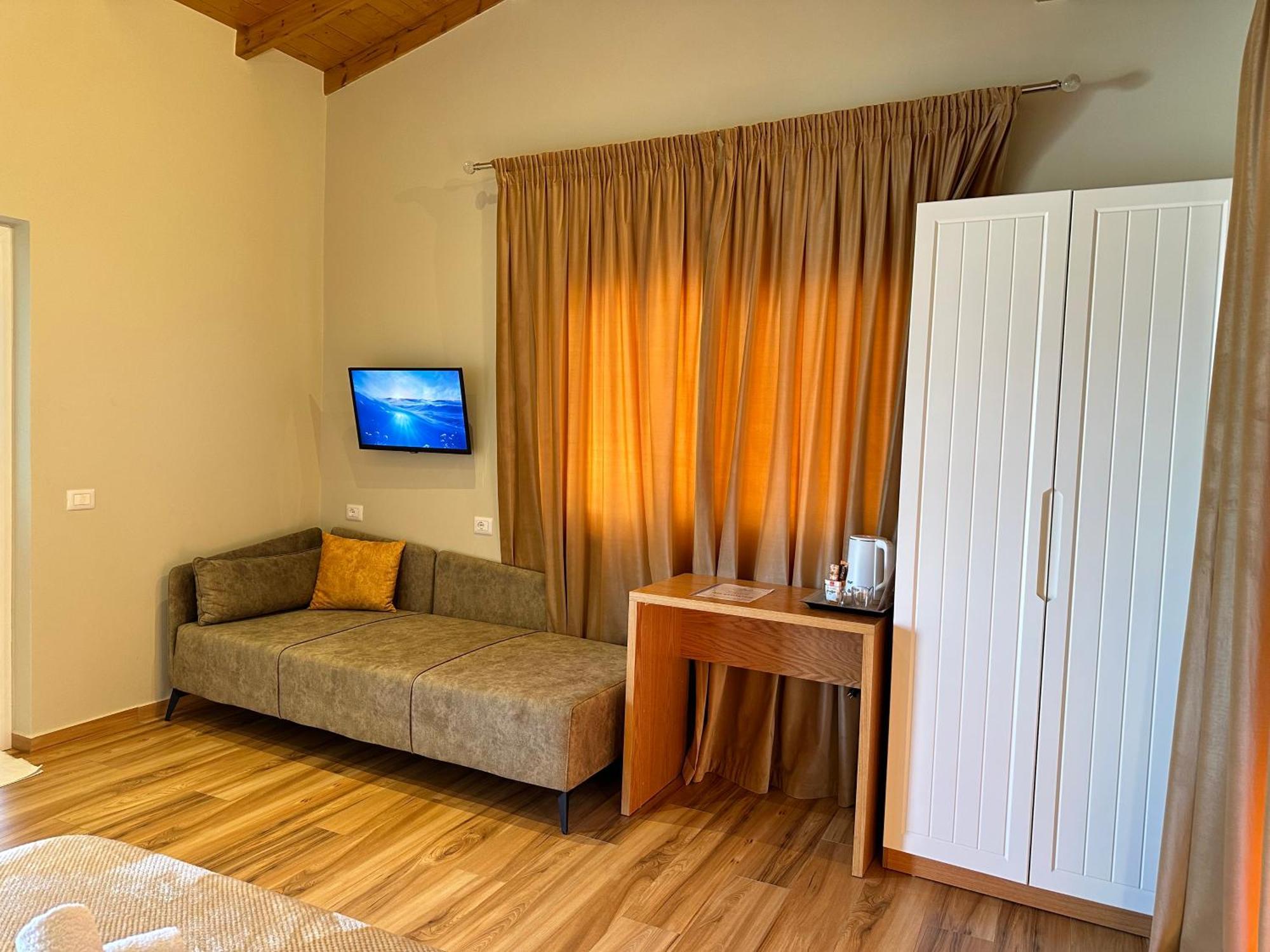 Arial Penthouse Suites Vlore Exterior photo