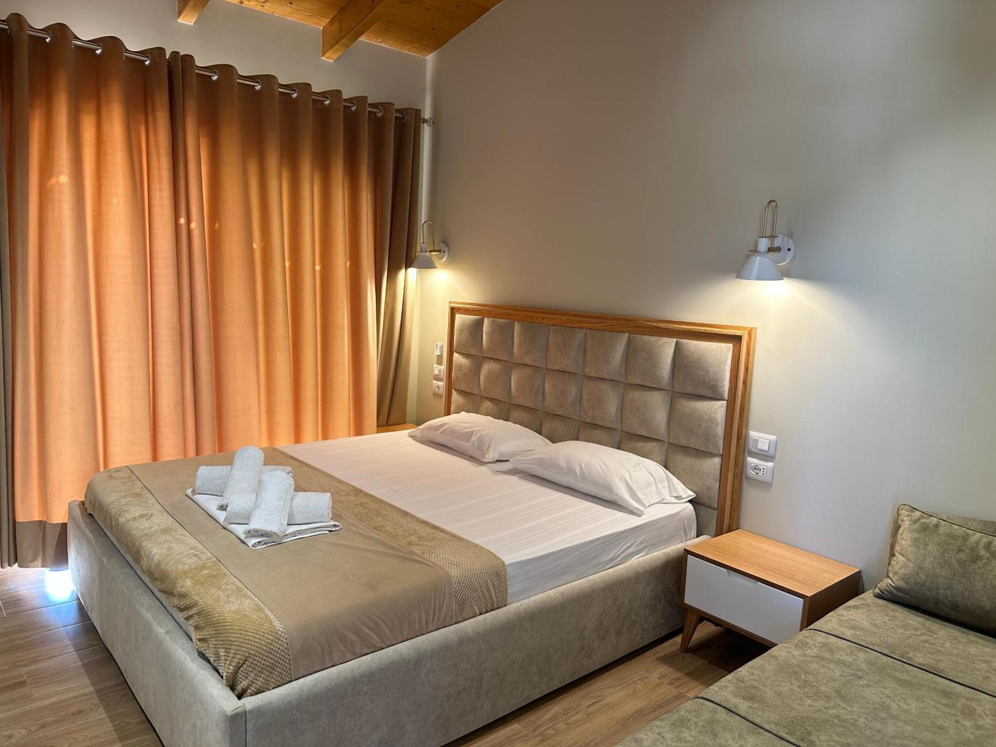 Arial Penthouse Suites Vlore Exterior photo