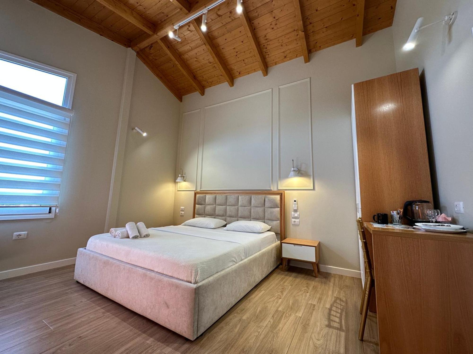Arial Penthouse Suites Vlore Exterior photo
