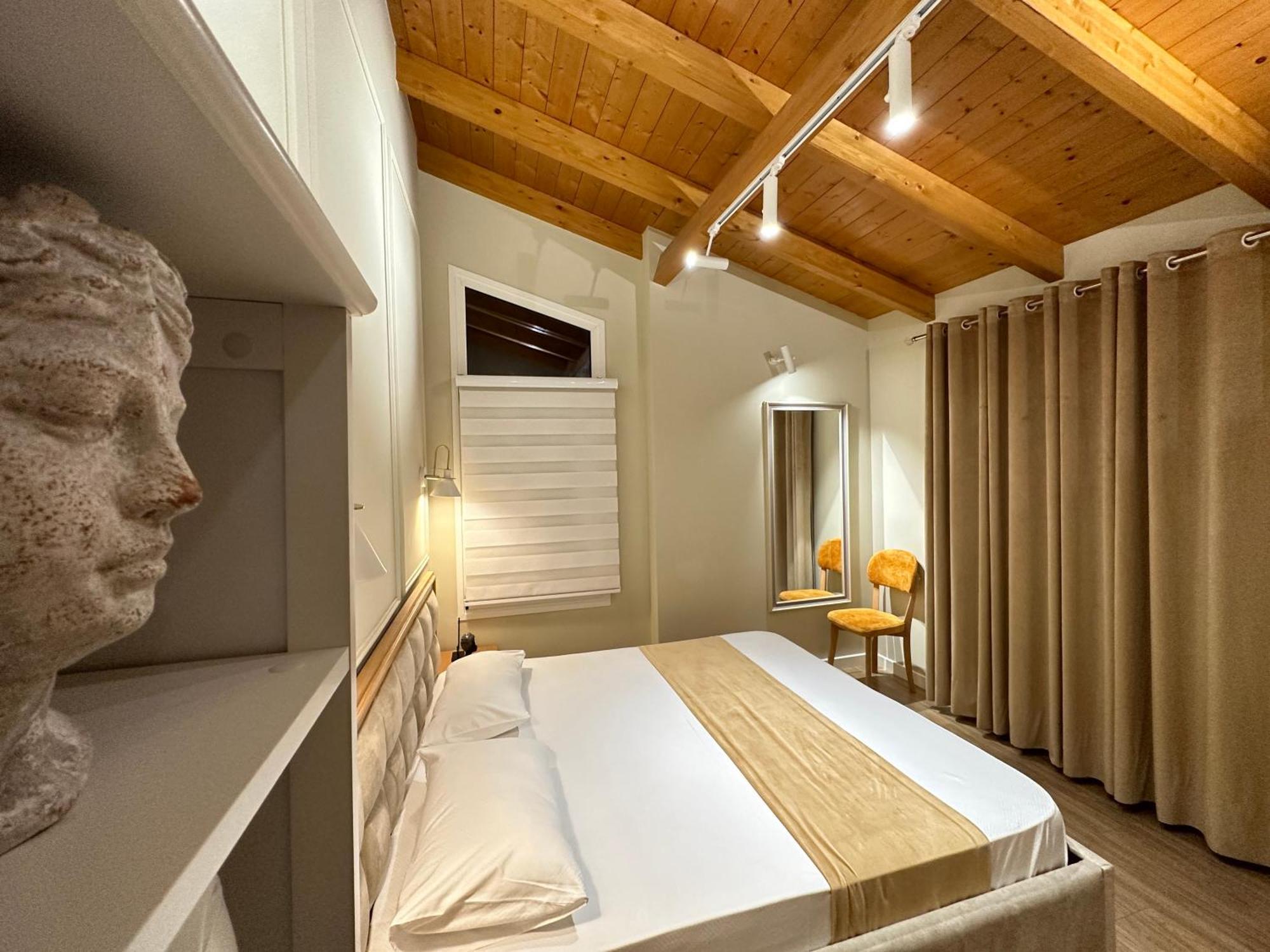 Arial Penthouse Suites Vlore Exterior photo