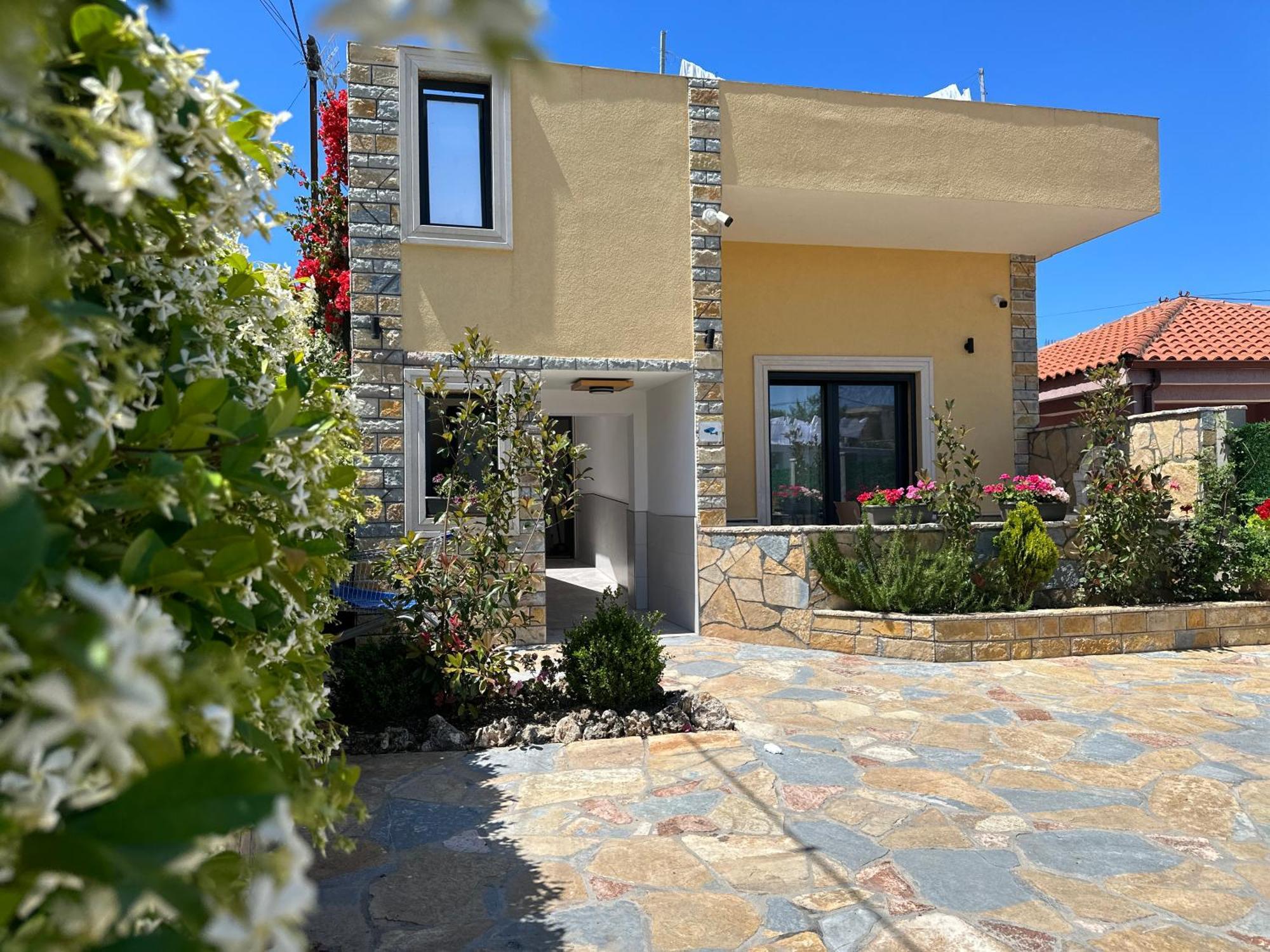 Arial Penthouse Suites Vlore Exterior photo
