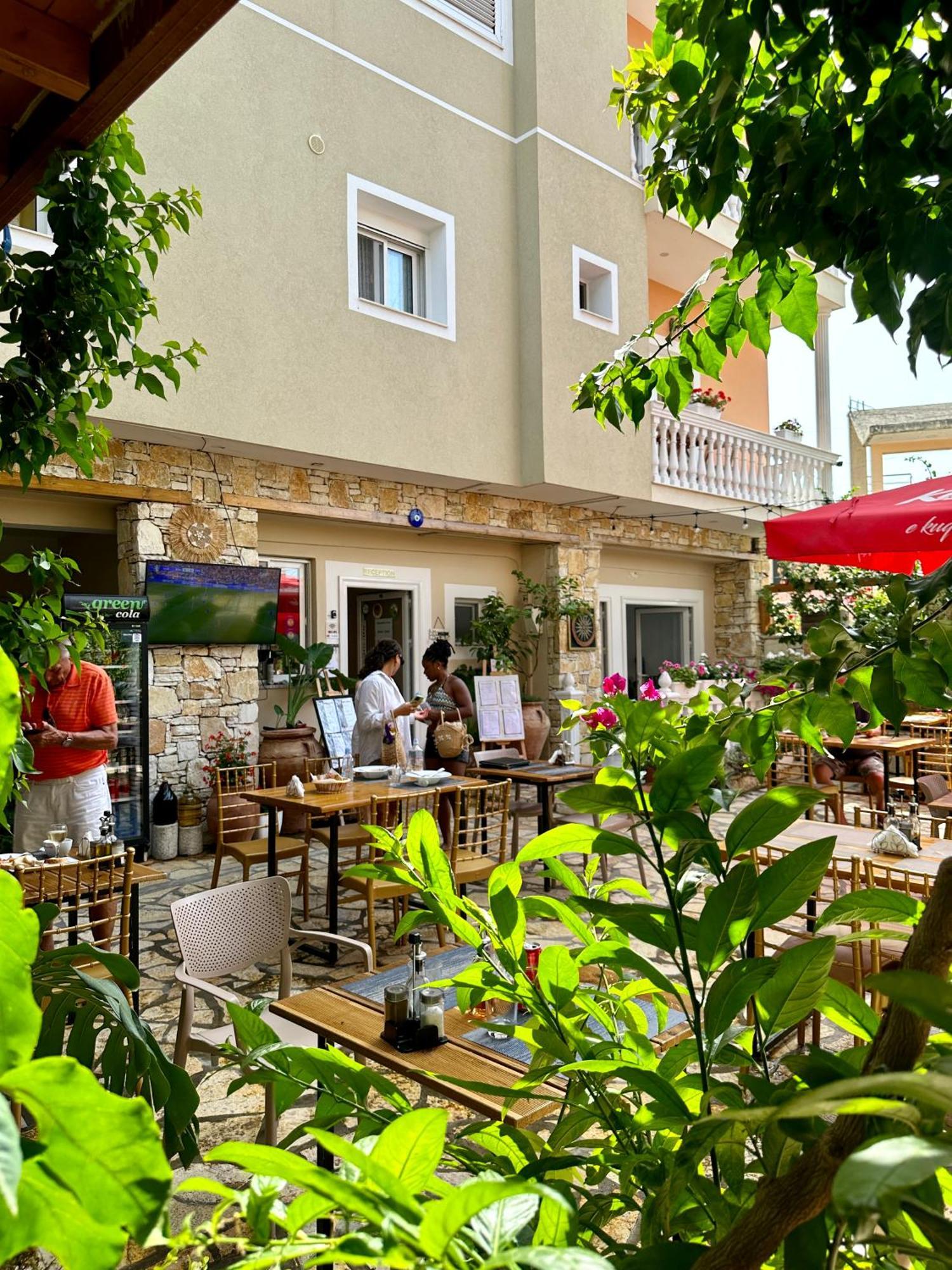 Arial Penthouse Suites Vlore Exterior photo